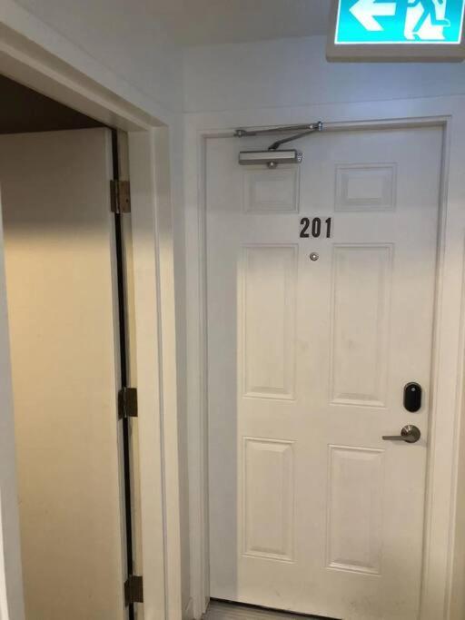 Апартаменты Unit #201 Cozy Mountain View 1Br In Dt Канмор Экстерьер фото