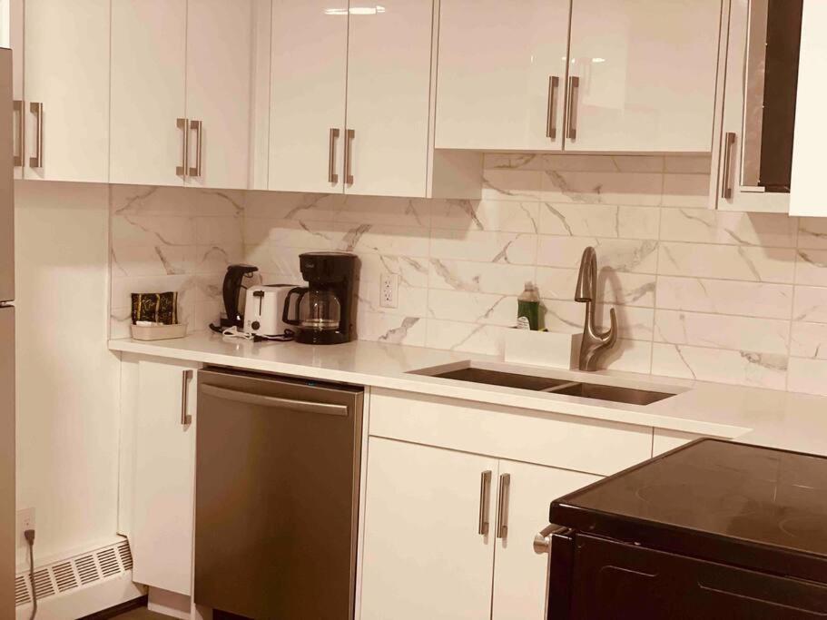 Апартаменты Unit #201 Cozy Mountain View 1Br In Dt Канмор Экстерьер фото